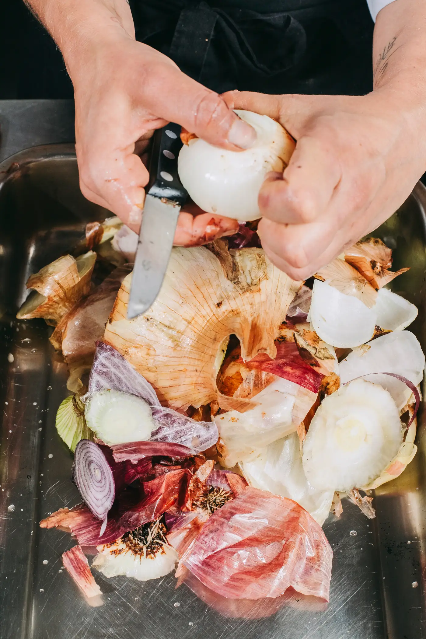Cozinha da VENN, mãos em trabalho
