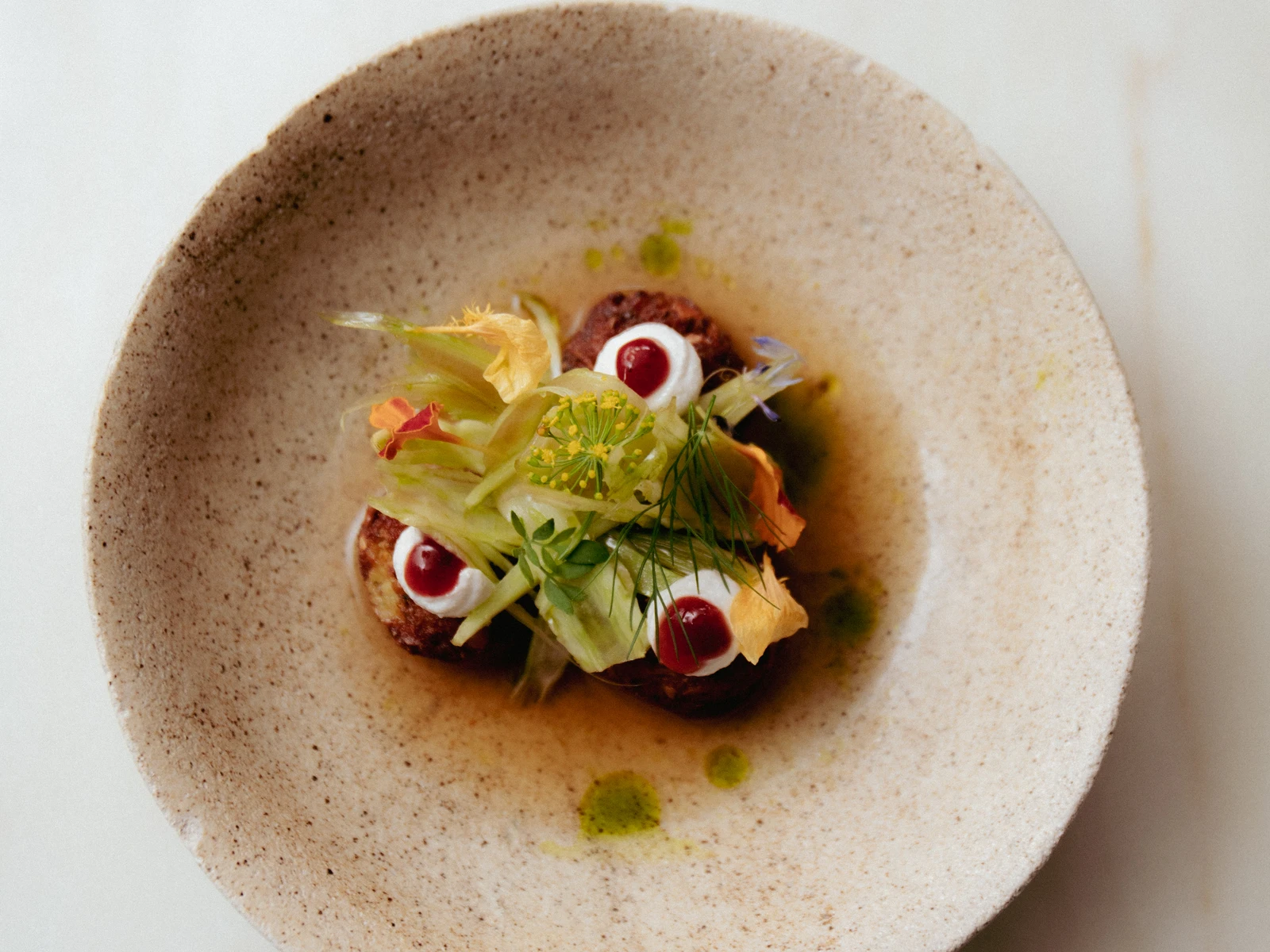 falafel de chícharo 1 · plated · hero