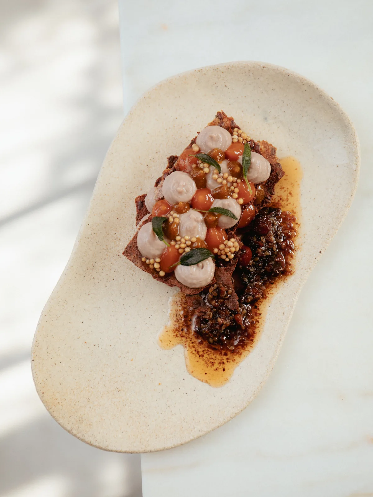 pintassilgo bean pâté · acorn and chestnut crackers · salsa macha