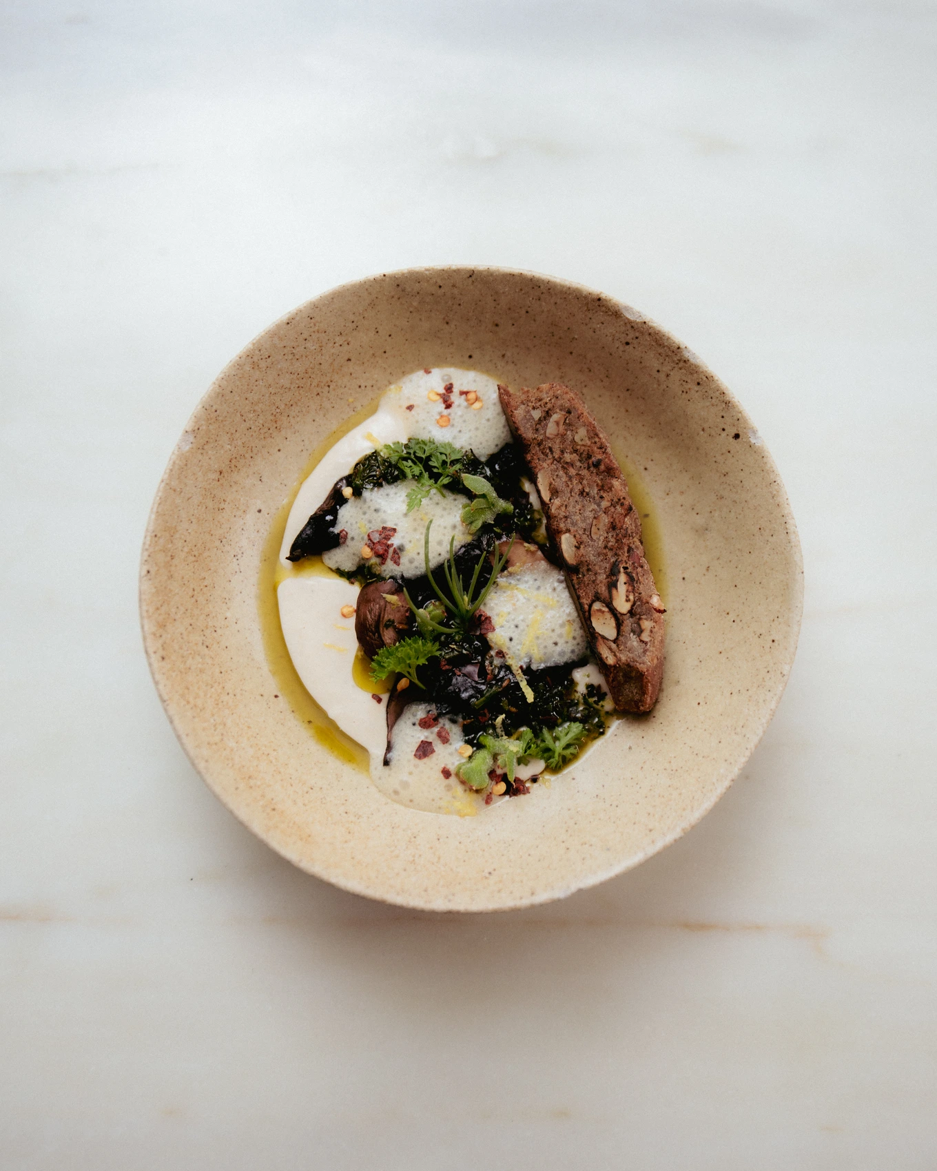 creme de aveia e alho 1 · plated · hero