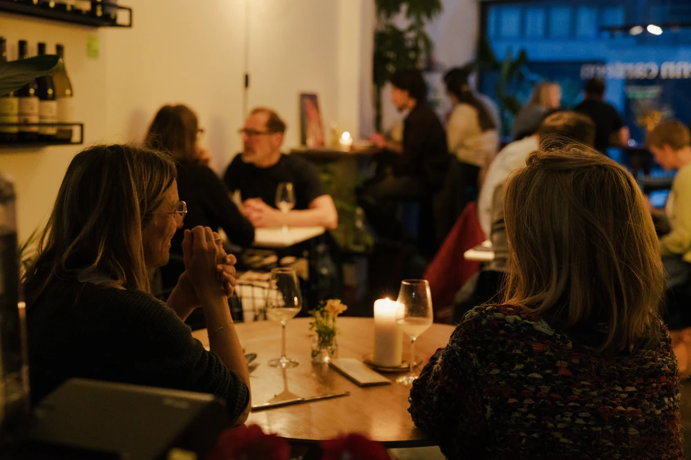 Jantar íntimo à luz de velas no Venn Canteen