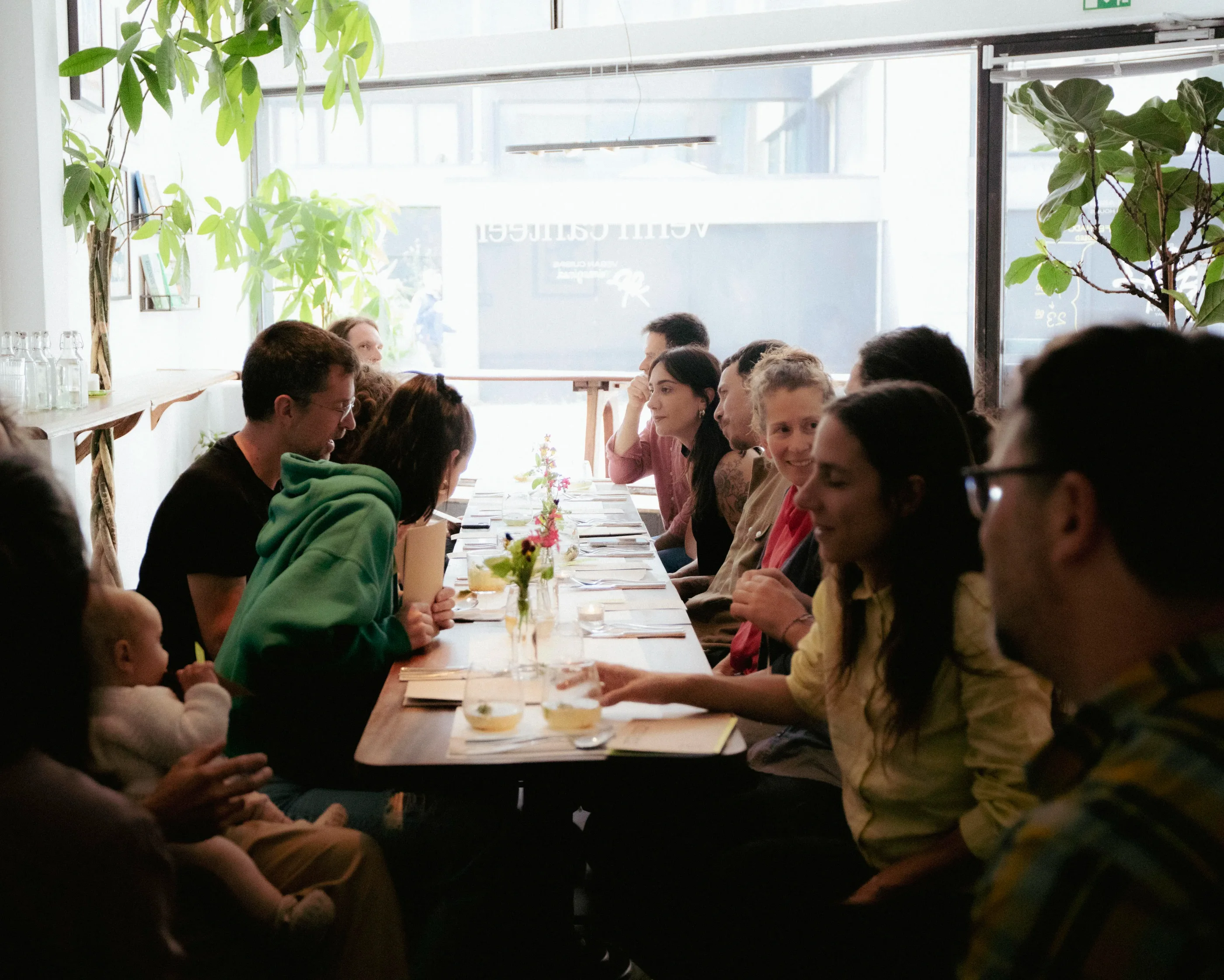 Noite no Venn Canteen — convidados a jantar à luz de velas